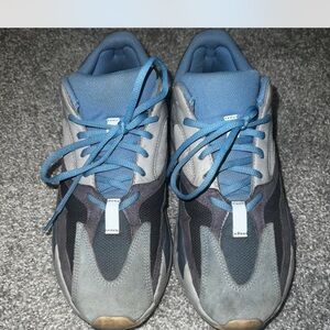 Men's Yeezy Blue and Gray Athletic Shoes